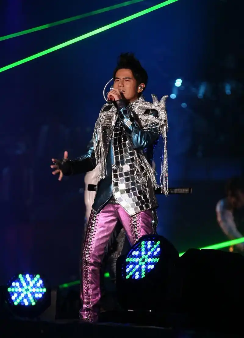 在周杰伦的演唱会上,每个嘉宾的出现都是一个亮点.