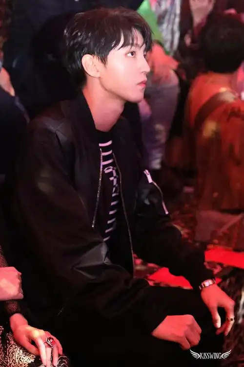 锋利精致的五官,漂亮的大眼睛,没有一处不完美  @tfboys-王俊凯