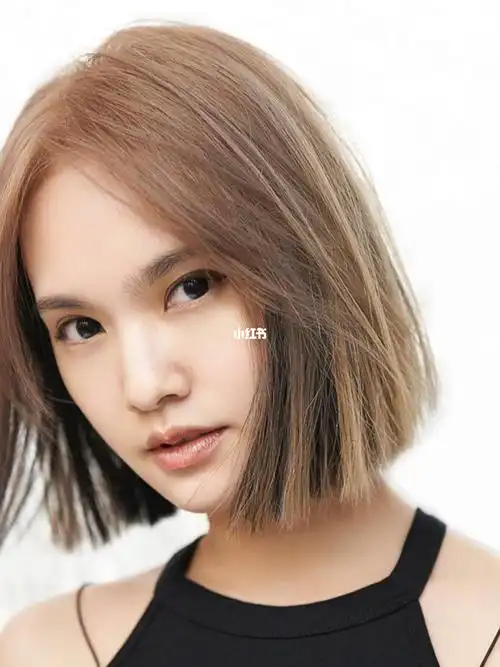 杨丞琳发型一刀切短发