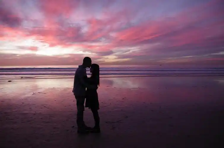 你问我恨你有多深,我就爱你有多深,爱情从来都不是这么容易