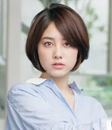 圆脸女生秋季斜刘海短发 清新靓丽又优雅时尚