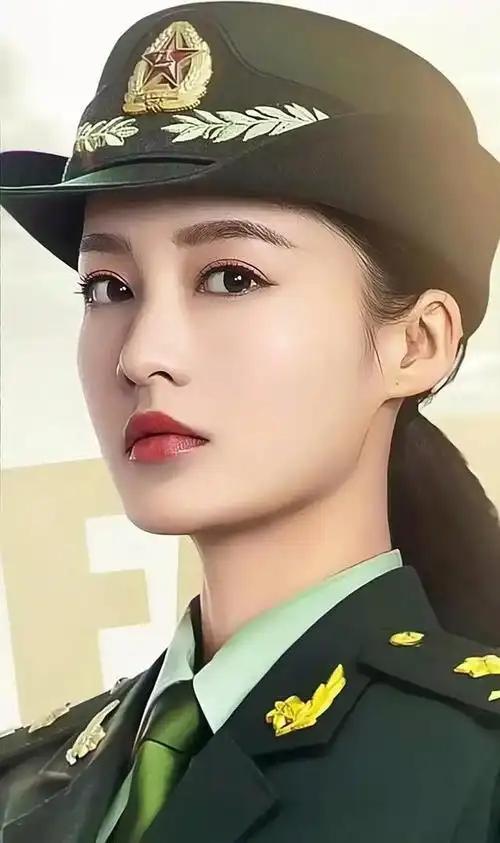 李沁穿上警服美照漂亮吗