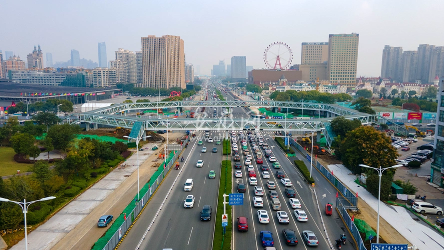 合肥第一桥明珠广场人行天桥主桥即将拆除现场已封闭