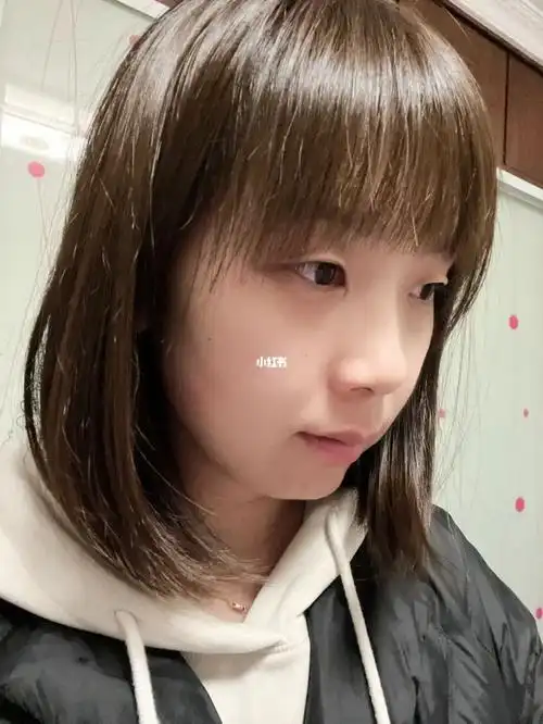 刚剪完头发tony老师打理的头发