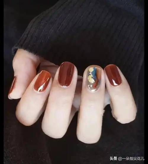 黄皮显手白的美甲颜色(什么颜色的指甲油显得手白)-心语百科