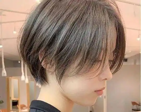 清爽减龄的夏季短发,好看减龄又时髦,特别显脸小_女生_发型_时尚