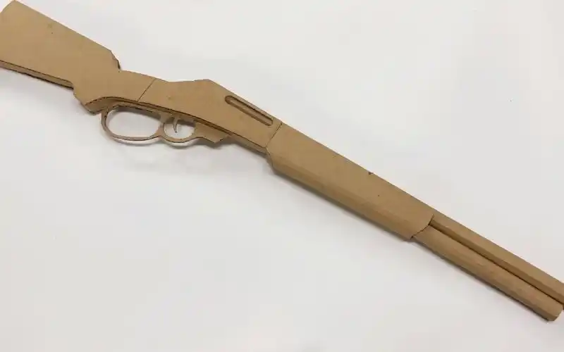 制作一把可以射击的纸板霰弹枪