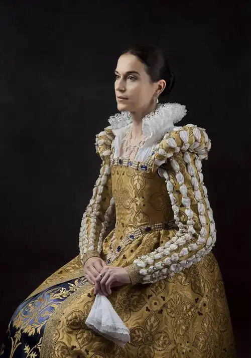 捷克古装复原小组vere gratia制作的16世纪中后期法国女装