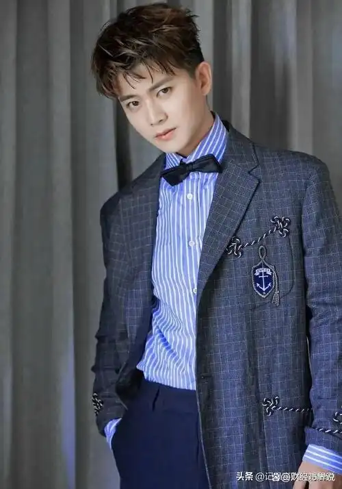 任嘉伦也是山东青岛人,身高:179,妥妥的大长腿帅哥!