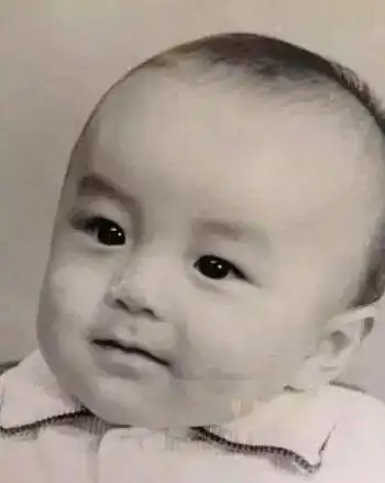 曝汪涵杨乐乐童年照:生儿子就当强盗养