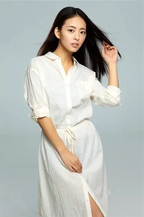 演员王薇现身爱心捐赠活动 助力公益影响力