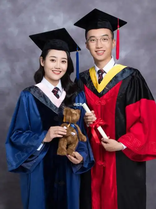 毕业季毕业照天真蓝学士服毕业照打卡