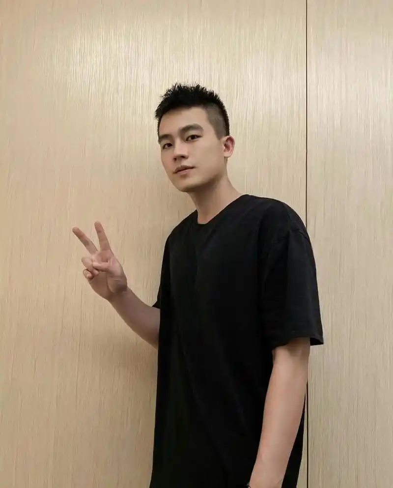 欧豪问瘦了吧#欧豪问瘦了吧,明星真的是说瘦就瘦,这也太自律了吧,是