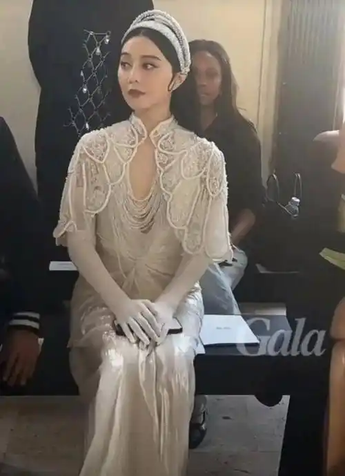 戛纳后范冰冰再登巴黎时装秀,体宽腰粗脸变圆,尽显沧桑_礼服_网友