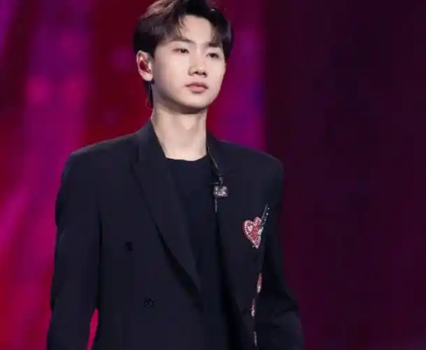 汪苏泷是gay杨幂爸爸惹众怒做头发女被网红羞辱易烊千玺刘浩存恋情