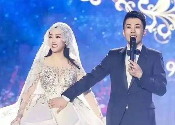 主播能多有钱辛巴老婆穿10万的衣服遛狗狗的价格超过7位数