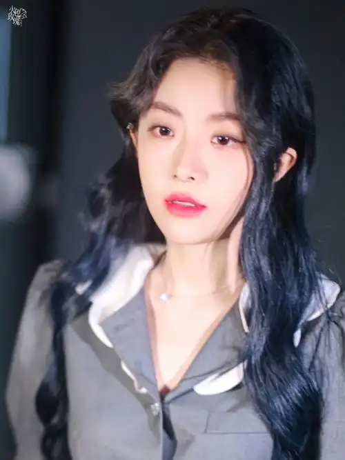 喻言发型喻言穿搭喻言美图喻言壁纸