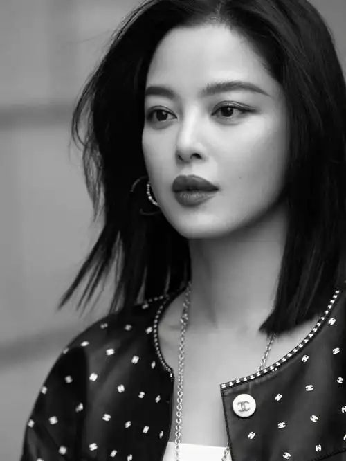 每日发型推荐辛芷蕾干练锁骨发造型