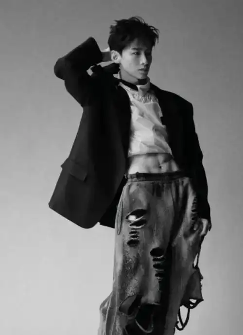 怀柔小王子白敬亭三观正腹肌帅头脑还清醒