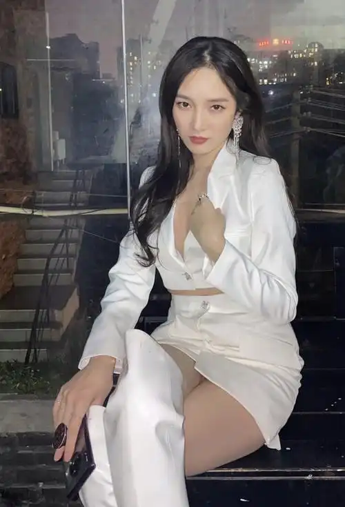 孟佳请你不要吝啬自己的好身材好咩