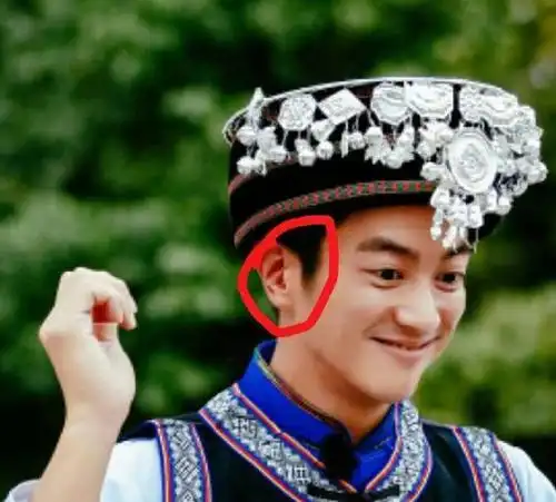 杜江儿子耳朵形状奇特,心形耳孔随父亲,难怪这么会撩妹