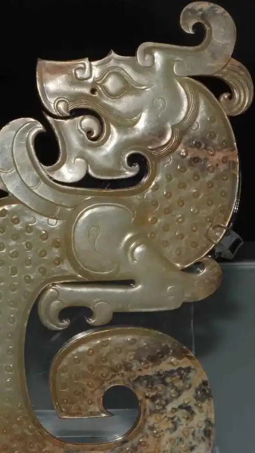 高古玉所处的年代为玉石的神玉时期和王玉时期,由于年代久远,存世稀少