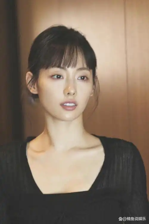 被张嘉倪的脸蛋骗了,35岁依旧嫩得像少女,不愧是琼瑶女郎真抗老