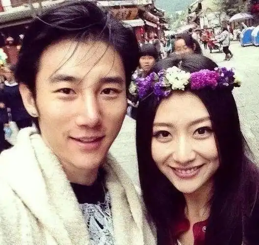 回顾白冰曾被成龙提携英皇力捧如今成为单身妈妈她经历了什么