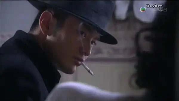 这个抽烟斜睨的眼神,很能get到我的点.