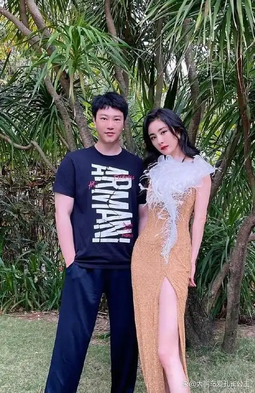 男友人晒合照为杨幂庆生,关系亲密神似恋人,数十张合照引热议