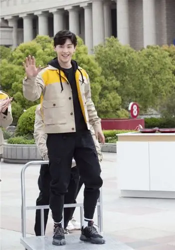 《极限挑战》第六季回归 热心市民邓伦开启恋爱助攻模式