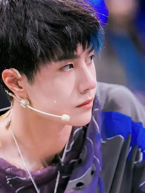 王一博丨甜甜酷盖