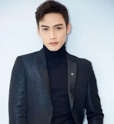 小眼睛,蒜头鼻,下巴后缩是怎么整成当红小生的