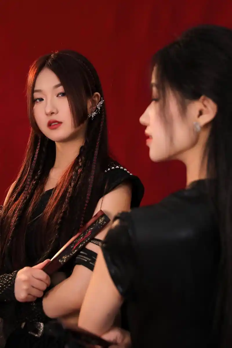 sing女团#  是谁想看宗老师和娇娇的红底"结婚照"?团团来安排了![心]