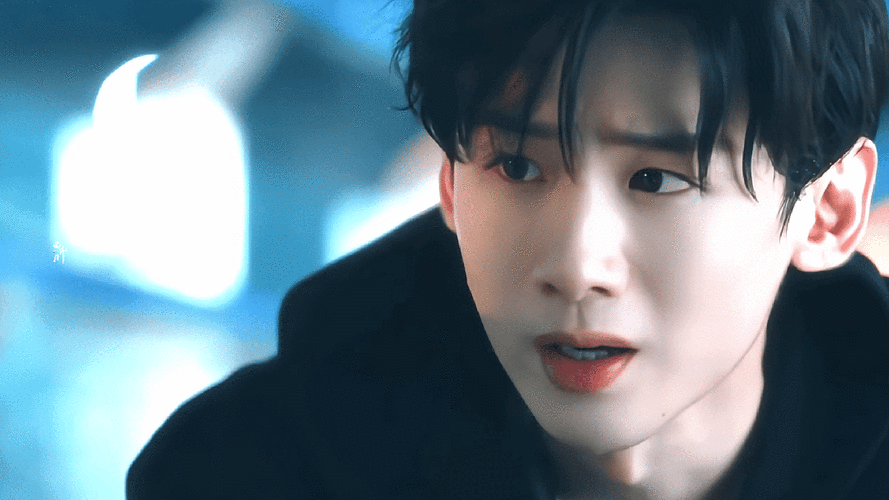 白敬亭新剧《难哄》未播先火,预告片一出,为何骂声一片?