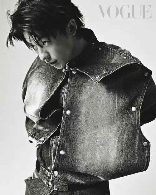 胸肌!「这是一个费洛蒙爆炸的拍摄现场.许光汉抛开所有