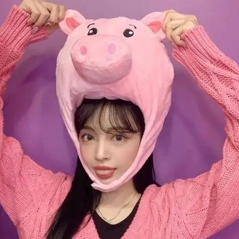 uu们有这种带着猪猪头套的头像吗