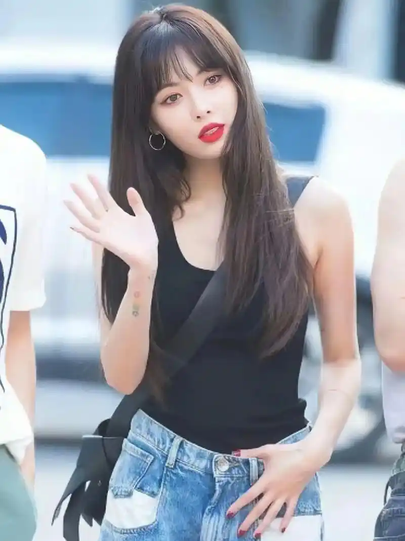 被狠狠美到! #泫雅 #金泫雅 #小野马  - 抖音