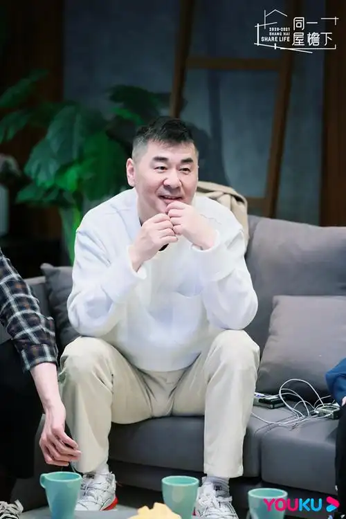 《同一屋檐下》孙世睿高能追爱吴嘉雯,陈建斌点评:他是无敌的_濮小博