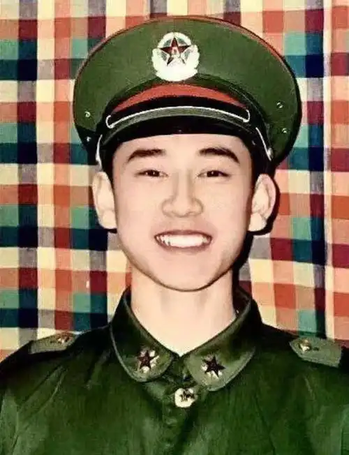 有一种整容叫钱枫胖了看到他年轻时的照片简直是胖若两人