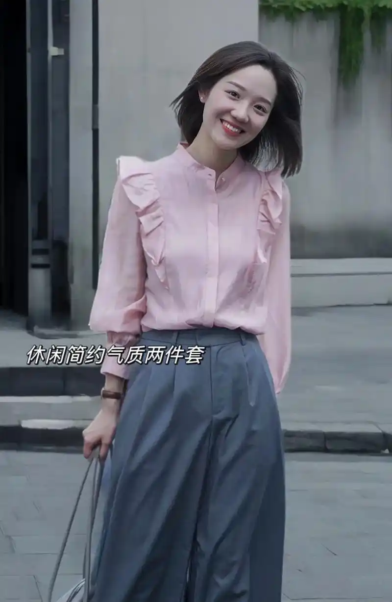 春夏新款休闲简约气质两件套来啦!姐妹们,这款简约气质两件套, - 抖音