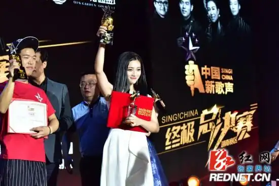 张家界姑娘斩获第二季中国新歌声湖南赛区总冠军图