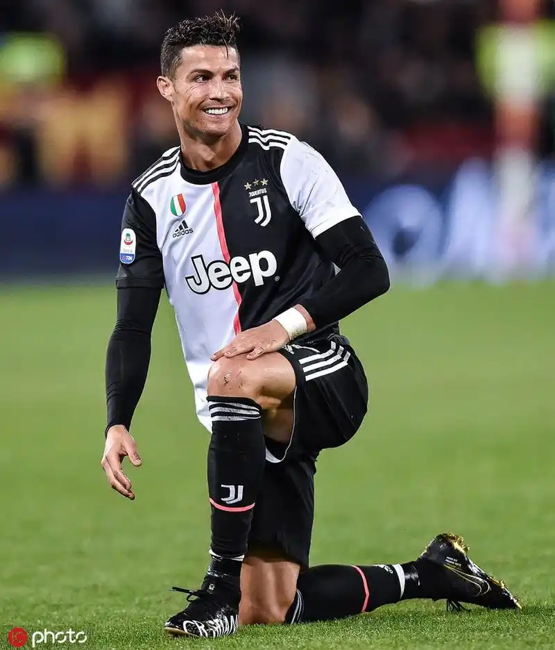 帅气!c罗穿上尤文新战袍_高清图集_新浪网