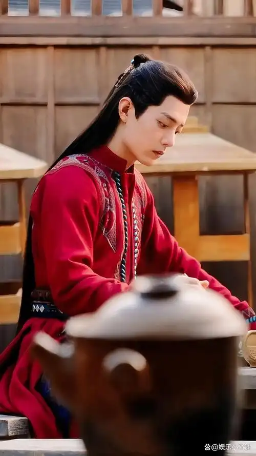 《玉骨遥》肖战唯一的红衣造型,从高冷少司命变成调皮的时影!