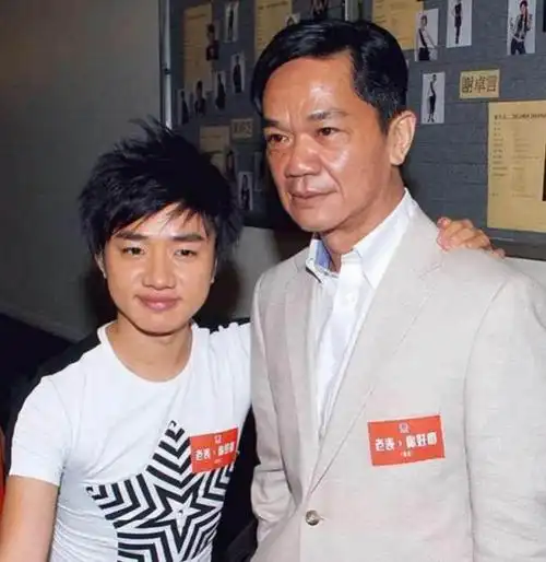 王祖蓝的爸爸王祖蓝的父亲竟是香港四大恶人