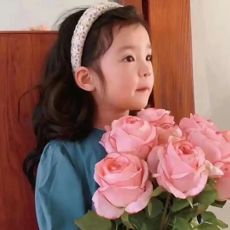 刘亦菲手捧花 #情侣头像#手 - 抖音