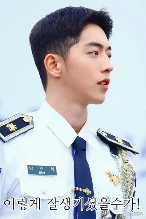 南柱赫服兵役后更man更壮,古铜肌 手臂肌炸裂!像在军中拍偶像剧