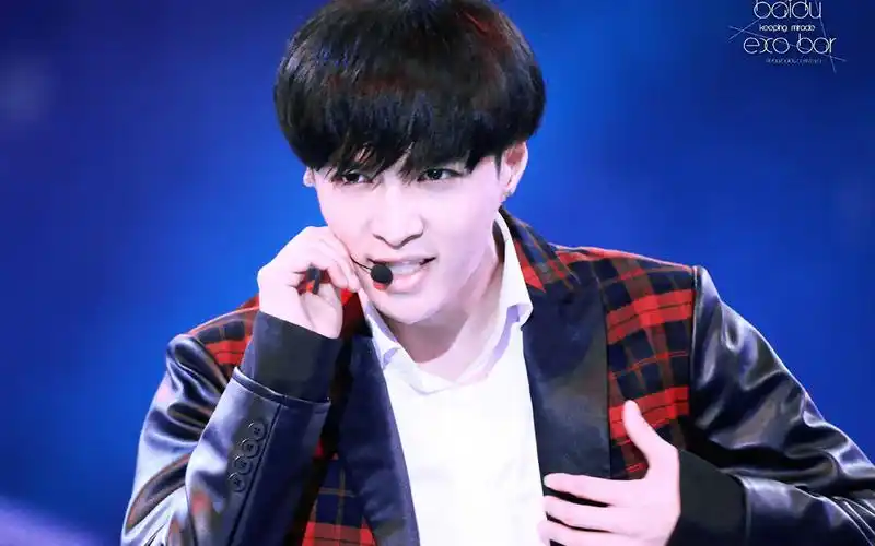 帅气张艺兴电脑桌面壁纸图片3下载