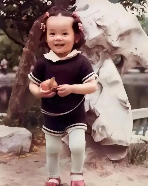 49岁蔡少芬暴瘦,40岁孙俪眼睛凸出,她们的美人感真的消失了?