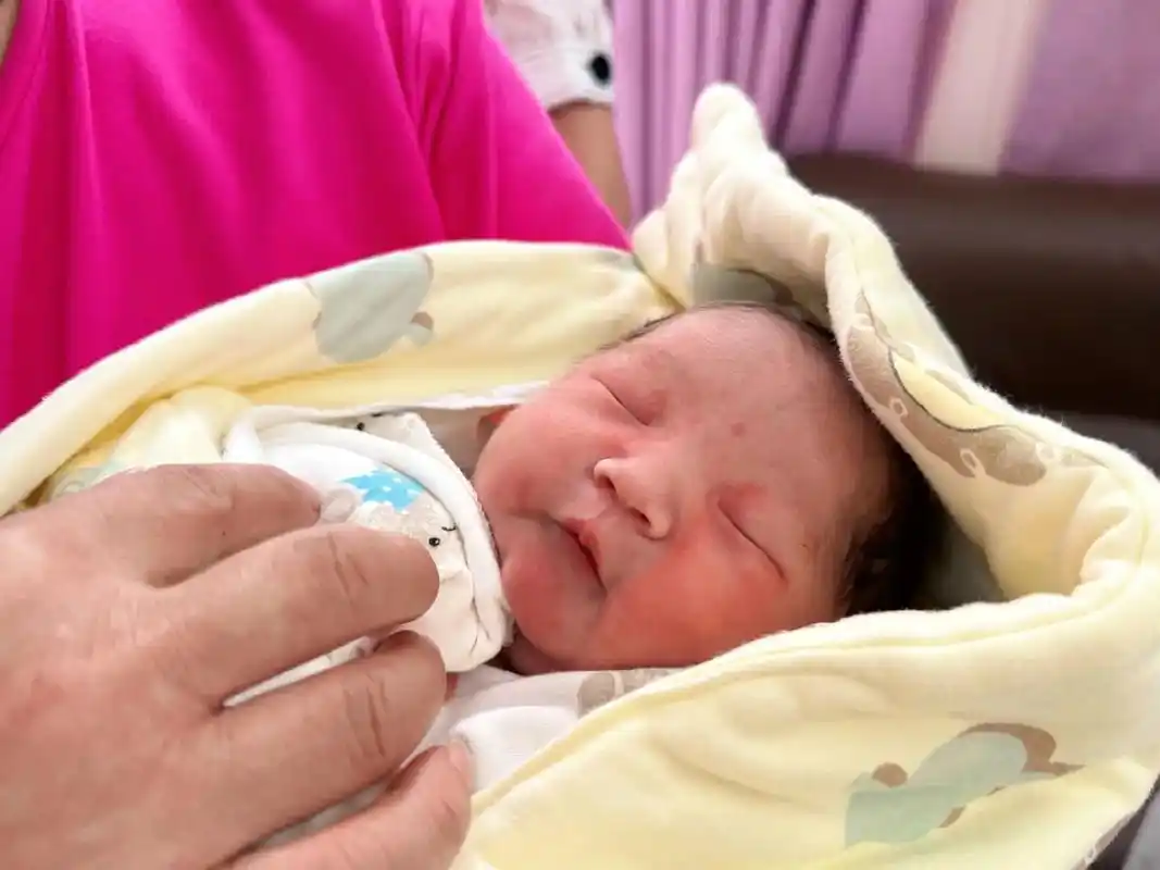 报喜了7815报喜了7815我家刚刚出生的小宝宝 #最萌新生儿